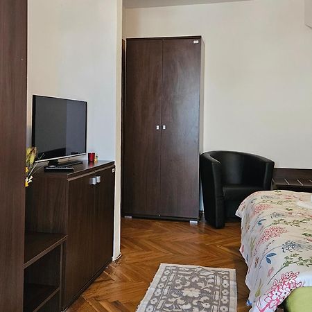 Apartment Zarnesti City Centre Vmp Free Parking Exterior foto